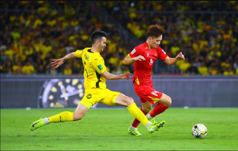 Malaysia bị ‘nhấn chìm’ sau trận thua ĐT Việt Nam, bại tướng của HLV Kim Sang Sik cầu cứu