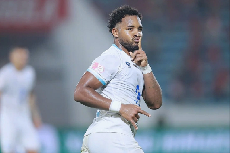 Xuân Son đếm cơ bụng 8 múi sau khi chọc thủng lưới Malaysia